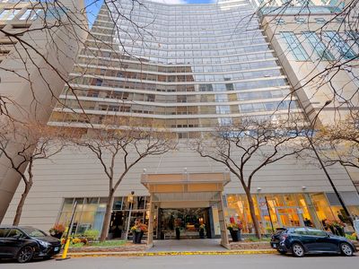 110 E Delaware Pl APT 1004