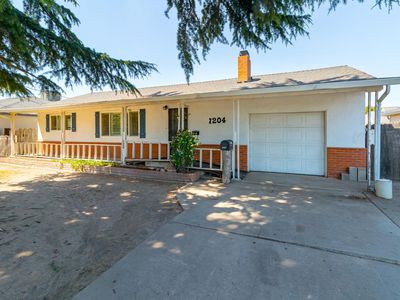 1204 Maple Dr