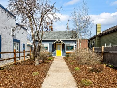107 3rd Ave E