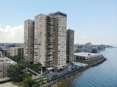6301 N Sheridan Rd APT 21E