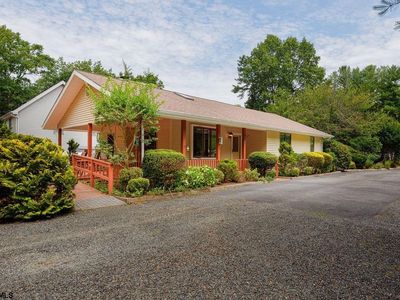 202 Sturbridge Ct