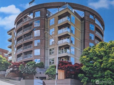 530 Melrose Avenue E #705