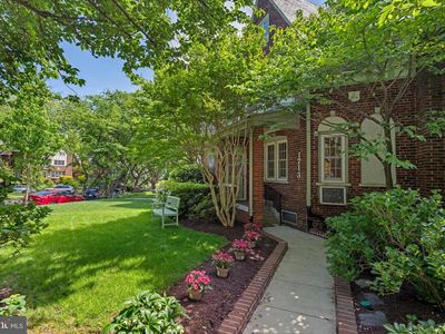 1713 Surrey Ln NW
