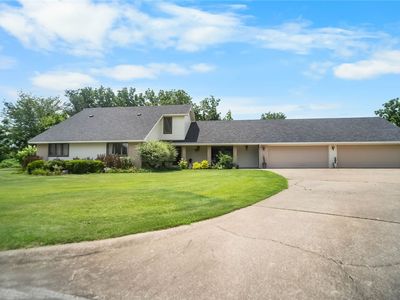 4606 W Centre Ct