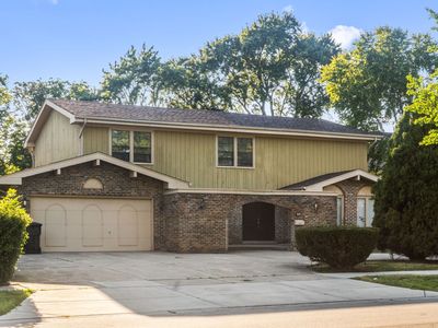 Property at 818 Prairie Lawn Rd, Glenview, IL
