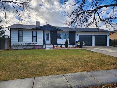 3759 W Ettenmore Cir