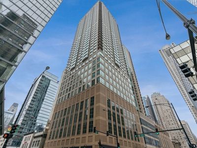2 E Erie St APT 2004