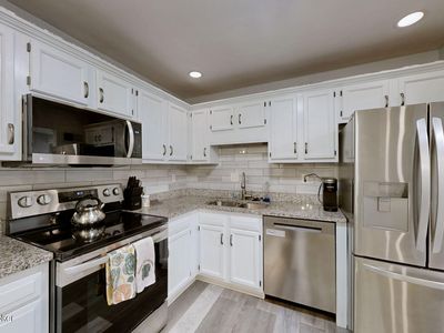 1 Dupont Way APT 6