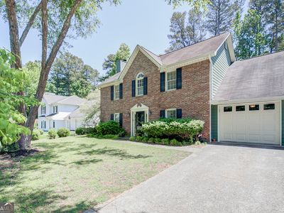 2394 Southern Oak Dr SW