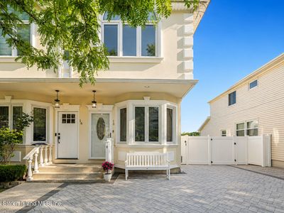 18 Pleasant Plains Ave