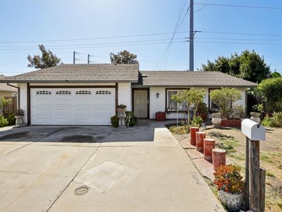 2199 Avenida De Las Flores
