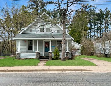 914 River St