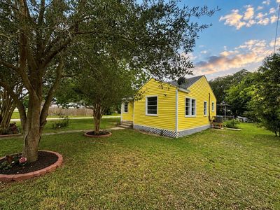 Property at 1109 4th St, Palacios, TX