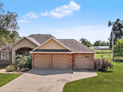 942 E Fairway Dr