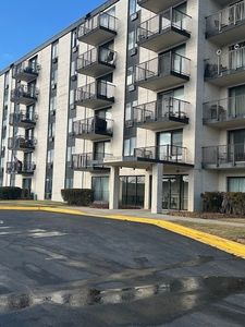 Property at 9074 W Terrace Dr APT 2E, Niles, IL