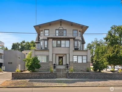 1927 W Riverside Avenue