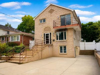 598 Woolley Ave