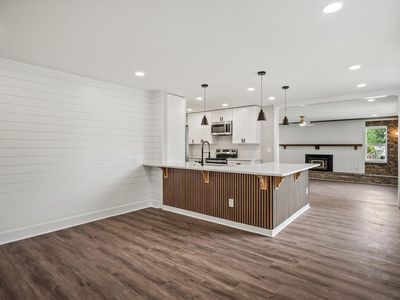 1136 N Highway 17a