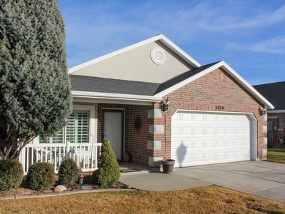 2434 N Dorchester Ave