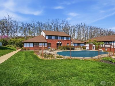 1823 Sheltering Tree Dr