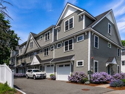 61 Valley St APT 1