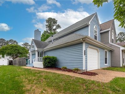Property at 918 Woodcreek Dr, Newport News, VA