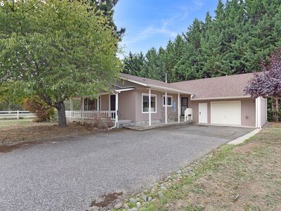 330 SE Neal Ln
