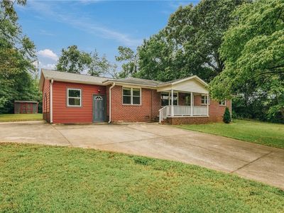 106 Brookwood Dr