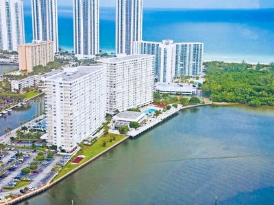 300 Bayview Dr APT 1707