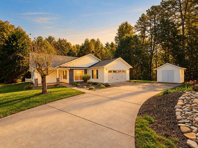 32 Coventry Cir E