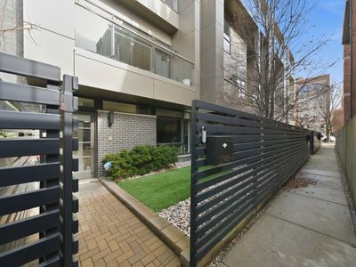 2748 N Lakewood Ave APT 4