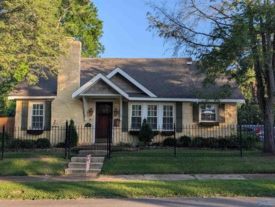 109 W Lelia St