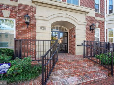 828 Slaters Ln APT 204