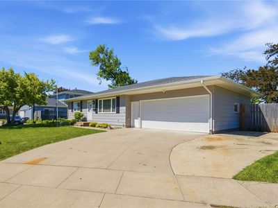 Property at 130 29th Street Ct, Marion, IA
