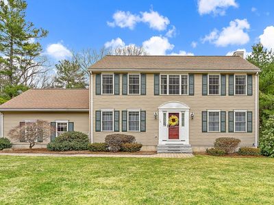 16 Christopher Dr
