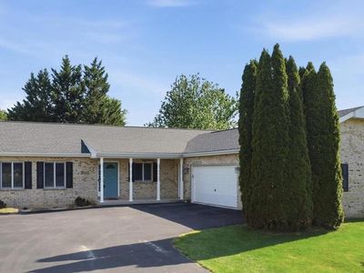 10727 Appletree Ln