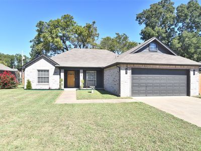 225 E Seminole Pl