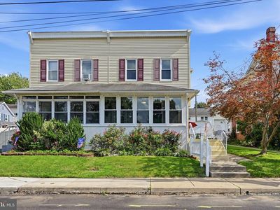 302 William St