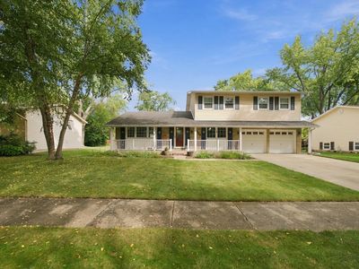 894 E Schirra Dr