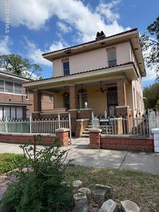 234 W 6TH Street
