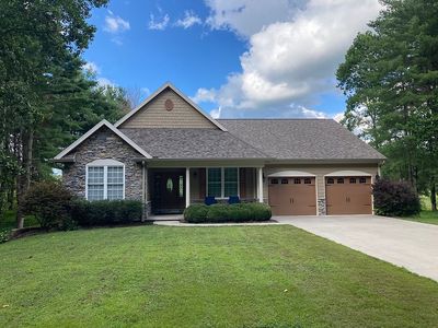 422 Lakeshore Dr