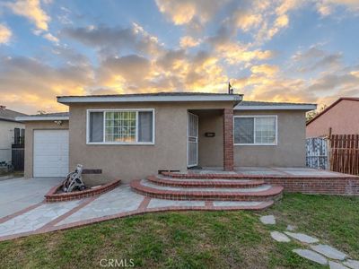 2211 N Grape Ave