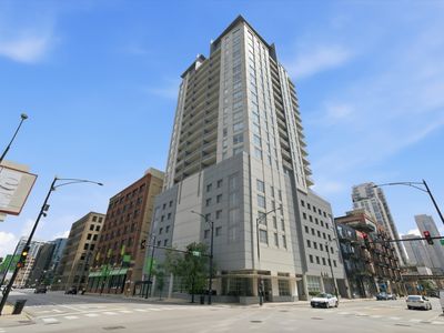 330 W Grand Ave APT 1906