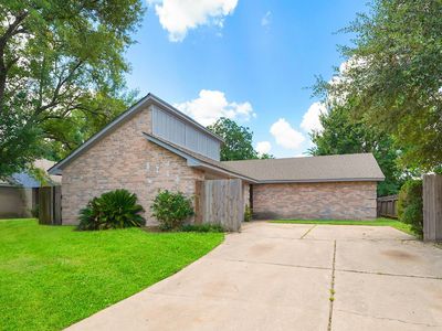 8743 Yvonne Dr