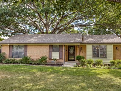 813 Brookhurst Dr