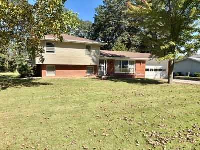 104 W Hawthorne Dr