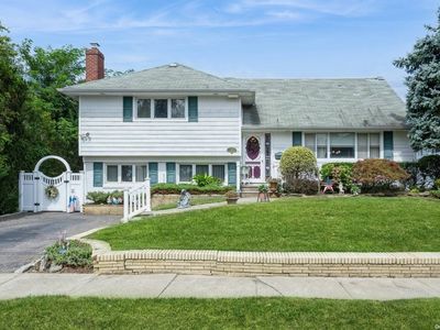 106 E Lexington Avenue