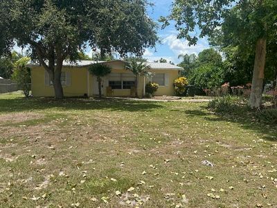 918 SE Dolphin Drive