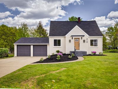 210 W Woodland Dr