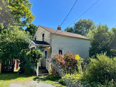 8 Railroad Avenue